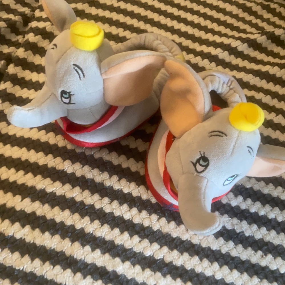 Disney’s Dumbo slippers size 7/8